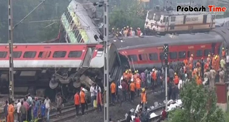 ভয়াবহ ট্রেন দুর্ঘটনা, নিহতের সংখ্যা বেড়ে ২৩৩