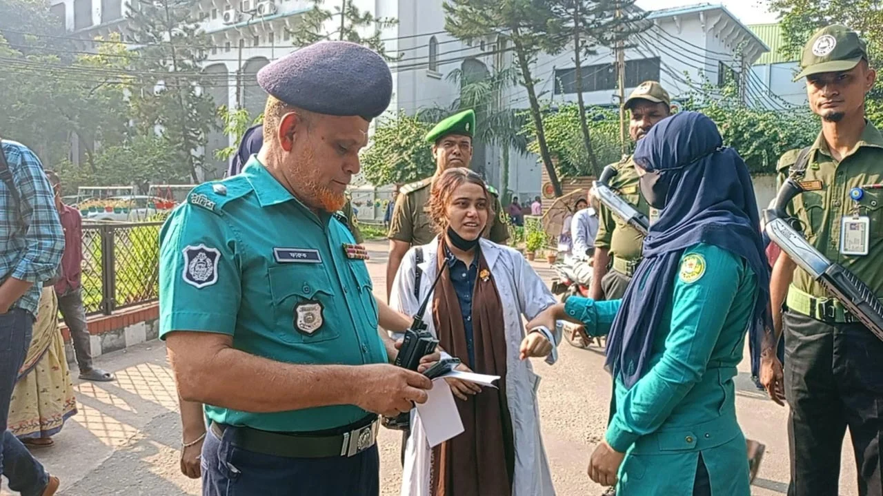 ঢামেক হাসপাতাল থেকে ফের ‘ভুয়া নারী চিকিৎসক’ আটক