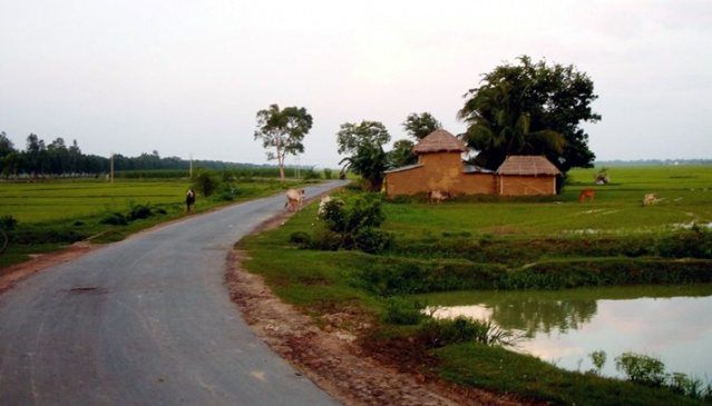 সমালোচনাকারীদের গ্রাম ঘুরে আসার আহ্বান প্রধানমন্ত্রীর