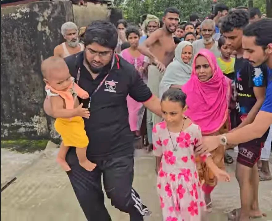 বন্যার্তদের সেবায় সকলের সহযোগিতা চাইলো প্রবাসীর হেলিকপ্টার