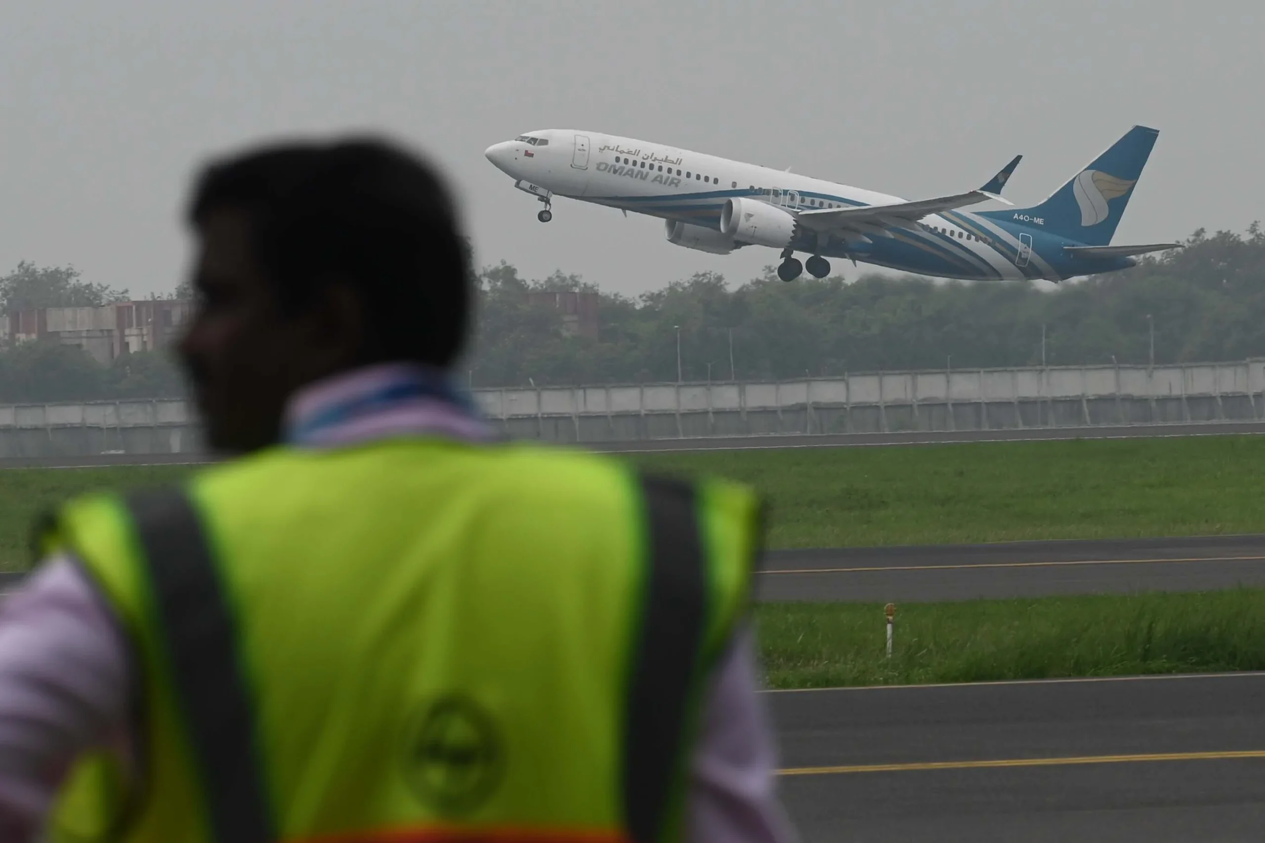 ওমানে ফ্লাইট বিপর্যয়, যাত্রীদের চরম ভোগান্তি