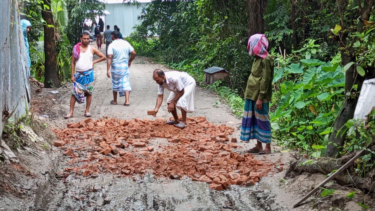 প্রবাসী ও যুবসমাজের অর্থায়নে কাঁচারাস্তা সংস্কার