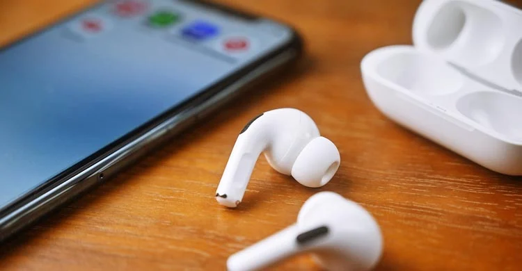 একটানা ইয়ারফোন ব্যবহারে বাড়ছে যেসব রোগের ঝুঁকি