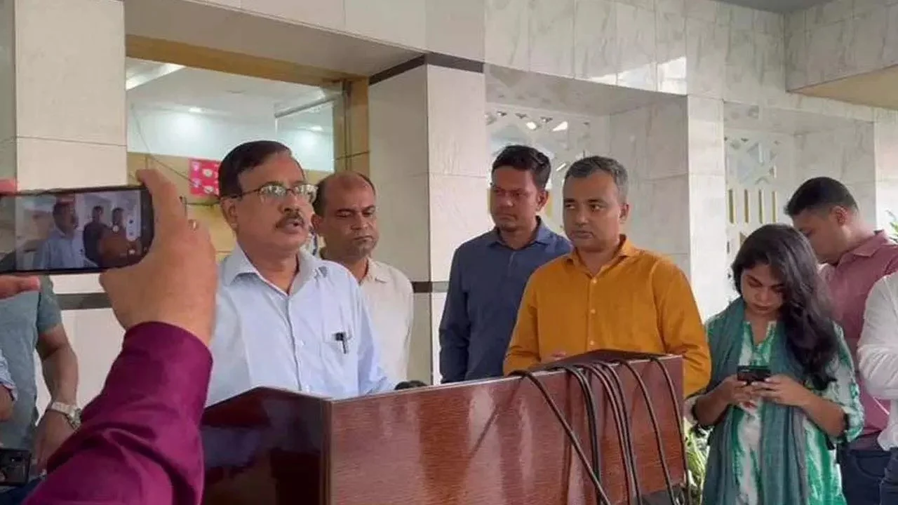 পাচারকৃত অর্থ চেয়ে বিদেশে দুদকের ৭১ চিঠি