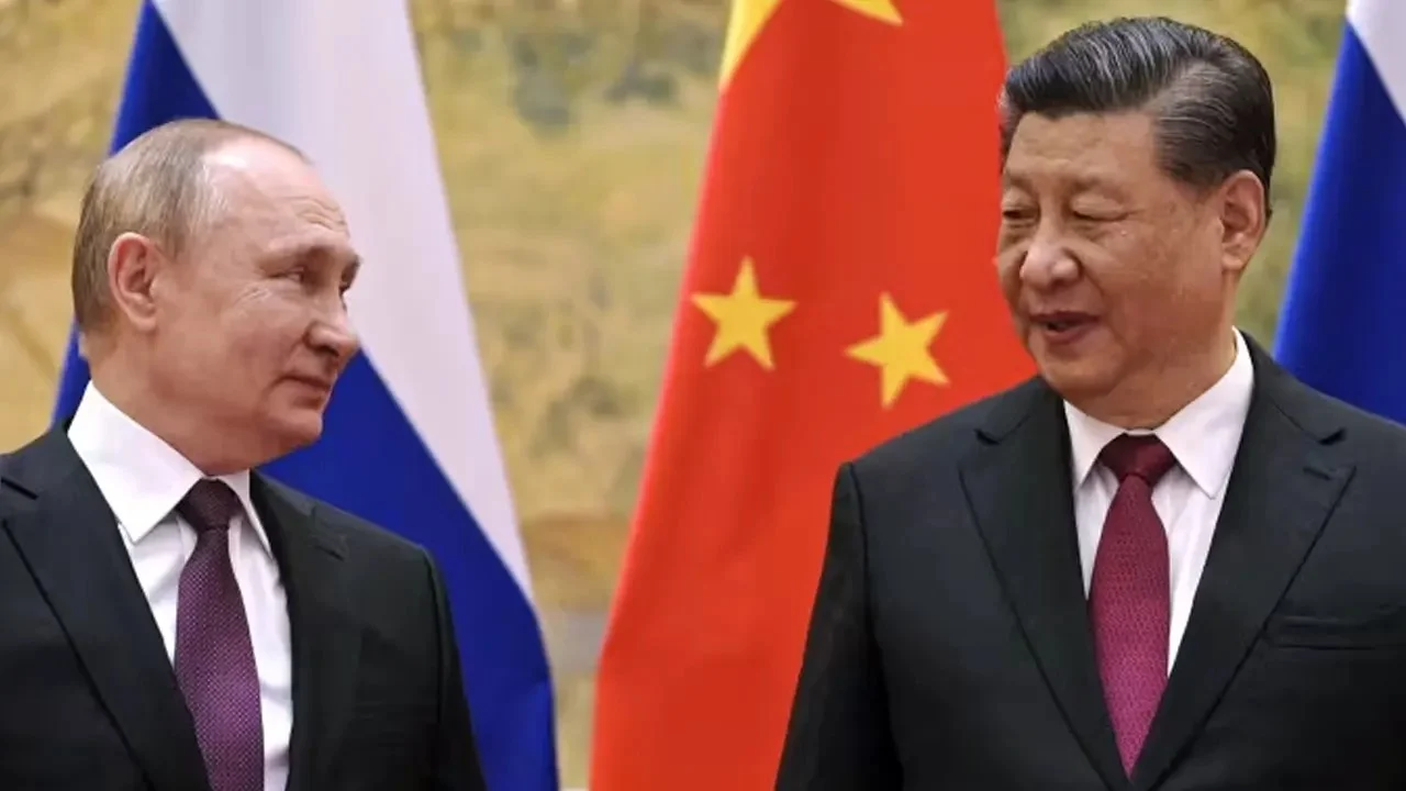 পুতিনকে সহায়তা করে বিপদে পড়েছেন জিনপিং