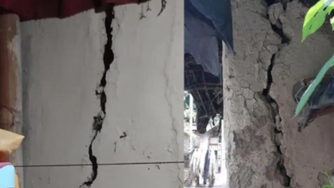 বিস্ফোরণের শব্দে রাতভর কাঁপল টেকনাফ, ২৫টি বসতঘরে ফাটল