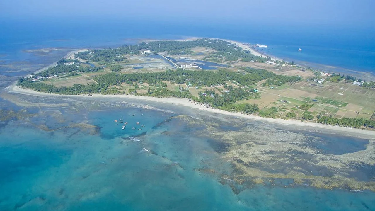 সেন্টমার্টিন নিয়ে আন্দোলনে নামছেন বাস হোটেল জাহাজ মালিকরা