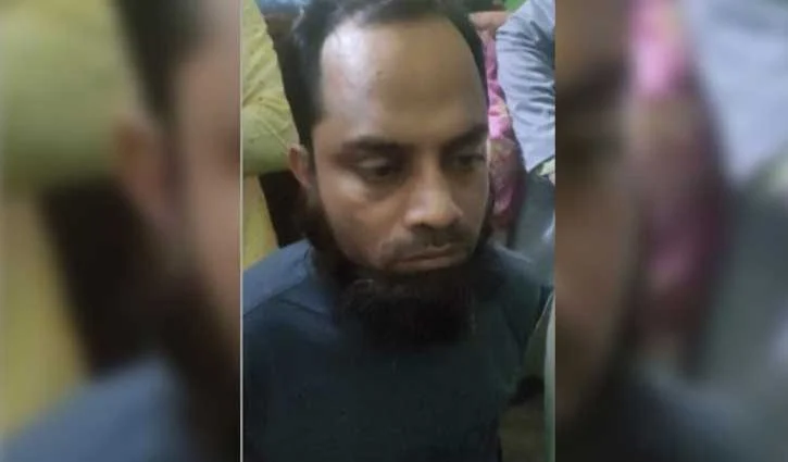 লাশের পাশেই বসে ছিলেন প্রবাসী শফিকুল