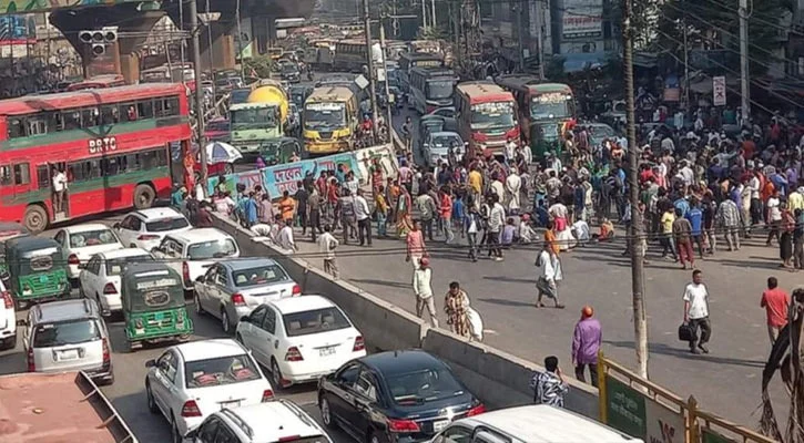 রাজধানীর পয়েন্টে পয়েন্টে অবরোধ অটোরিকশা চালকদের, যান চলাচল বন্ধ