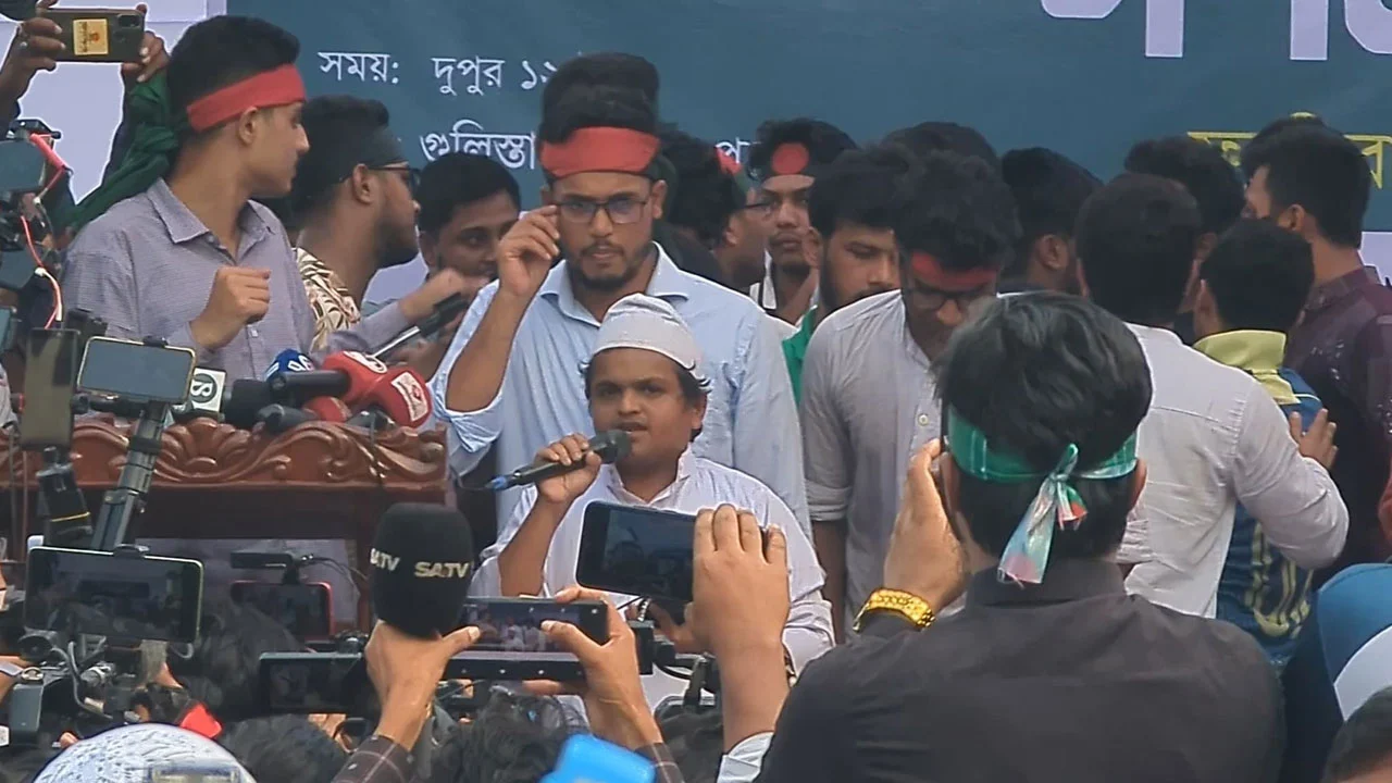 আ.লীগ ও ভারত ইস্যুতে নমনীয়তা চলবে না রফিকুল ইসলাম মাদানি