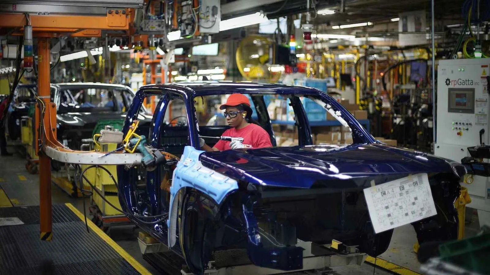 একসঙ্গে ৯ হাজার কর্মী ছাঁটাই করল গাড়ি নির্মাতা প্রতিষ্ঠান নিশান