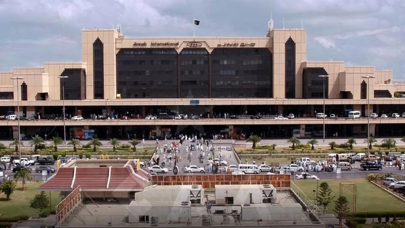 করাচি বিমানবন্দরকে ‘রেড জোন’ ঘোষণা