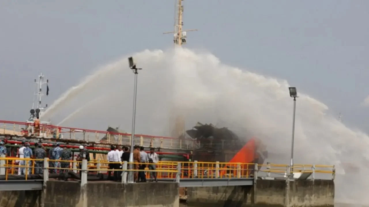 জানা গেল বিএসসির দুই জাহাজে অগ্নিকাণ্ডের কারণ