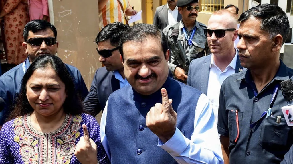 জালিয়াতির মামলার পর এক দিনে আদানি হারাল হাজার কোটি ডলার