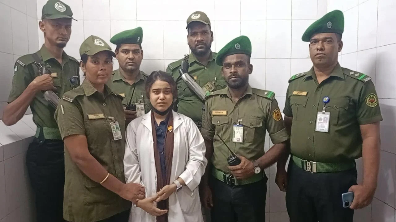 ঢামেক হাসপাতাল থেকে ফের ‘ভুয়া নারী চিকিৎসক’ আটক