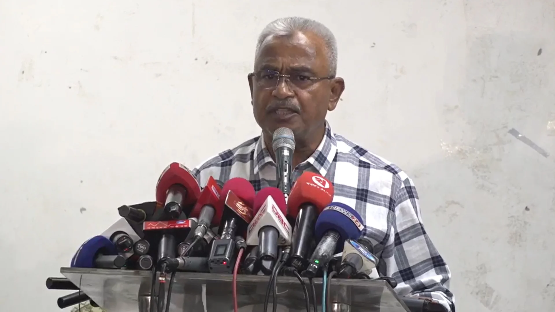 বাংলাদেশ ও ভারতের সেনাপ্রধানদের বৈঠক নিয়ে প্রশ্ন তুললেন আলাল