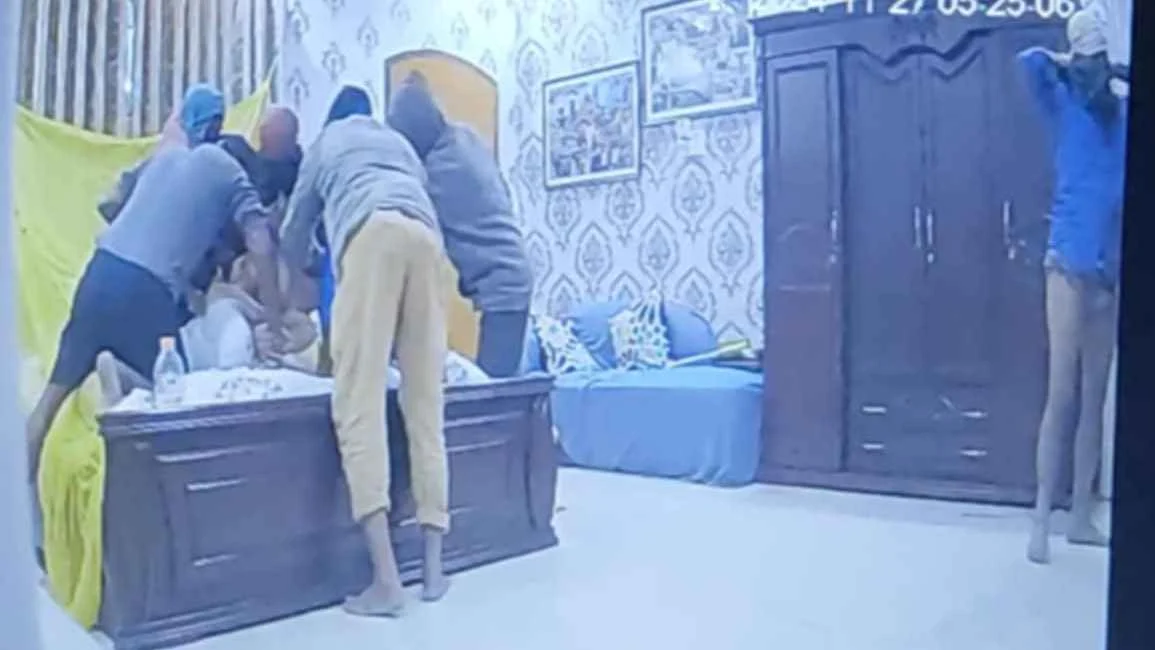 শিল্পপতির বাড়িতে দুর্ধর্ষ ডাকাতি ৭ লাখ টাকা, ৪০ ভরি স্বর্ণালঙ্কার লুট