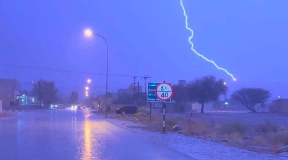 ওমানের বিভিন্ন এলাকায় বজ্রবৃষ্টি, পরিস্থিতি আরও খারাপ হওয়ার আশঙ্কা