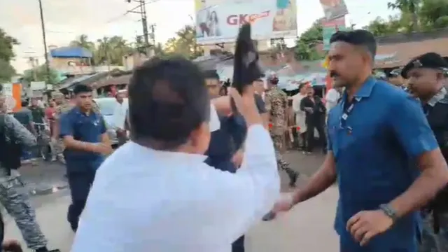 বাংলাদেশ নিয়ে কটুক্তি করা সেই শুভেন্দুকে জুতাপেটা