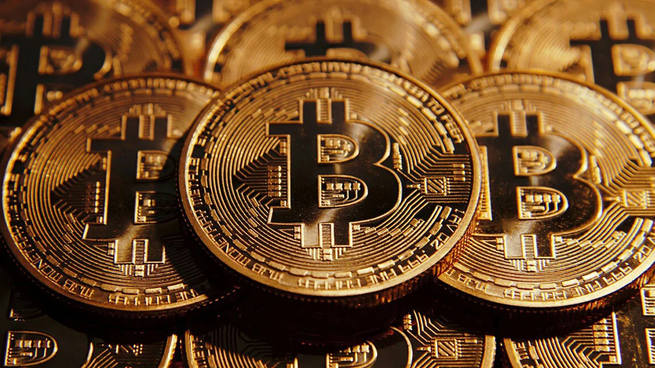 বিটকয়েনের নতুন রেকর্ড, দাম ১ লাখ ৬ হাজার ডলার