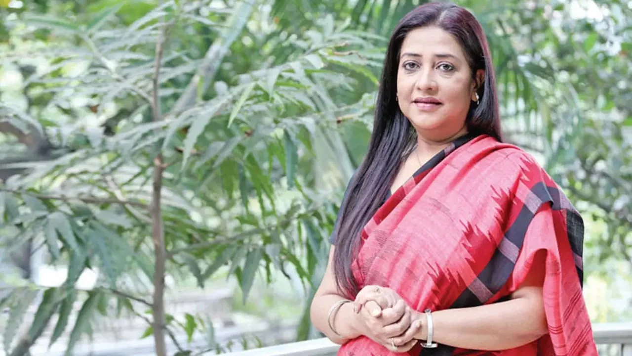 থাইল্যান্ড যাওয়ার সময় বিমানবন্দরে সুবর্ণাকে আটকে দিল পুলিশ