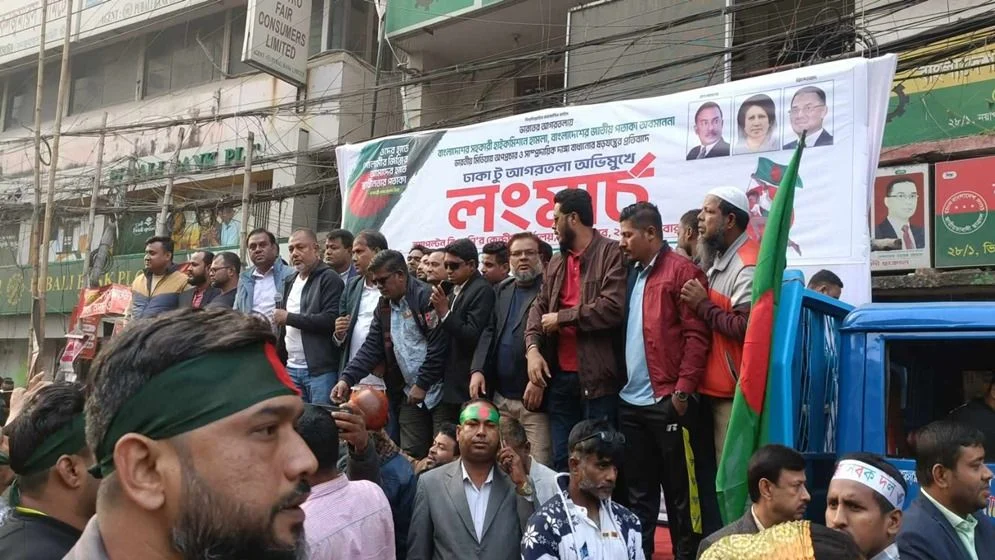 বাংলাদেশ থেকে ভারত অভিমুখে লংমার্চ শুরু