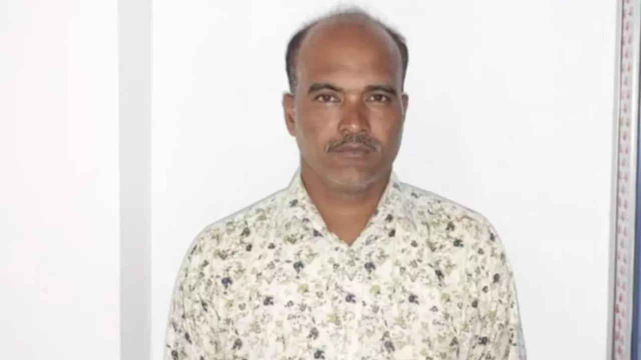 রিকশাচালক থেকে কোটিপতি আওয়ামী লীগ নেতা