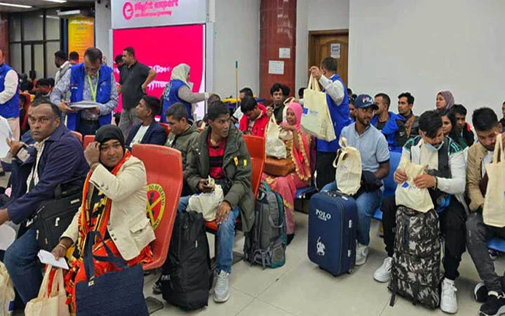 লেবানন থেকে দেশে ফিরল আরও ১০৫ বাংলাদেশি