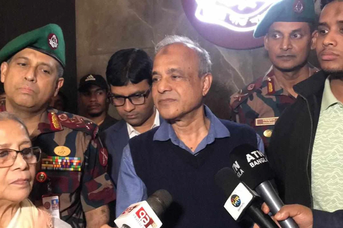 বিজিবি জনতার শক্ত অবস্থানে বেড়া নির্মাণ বন্ধে বাধ্য হয়েছে বিএসএফ: স্বরাষ্ট্র উপদেষ্টা