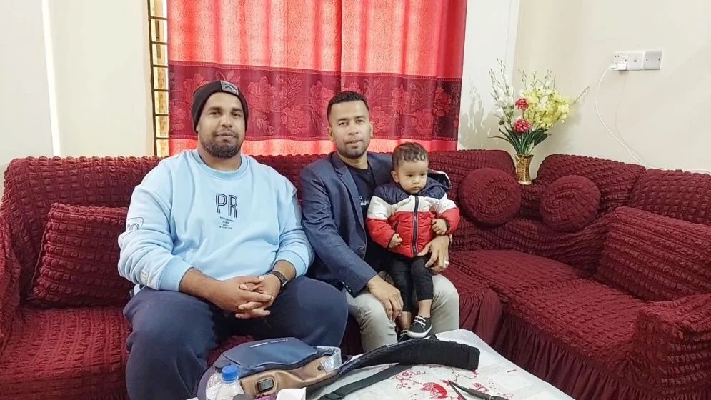 বাংলাদেশি দু’ভাইয়ের কাজে মুগ্ধ হয়ে যা করলেন সৌদি নাগরিক