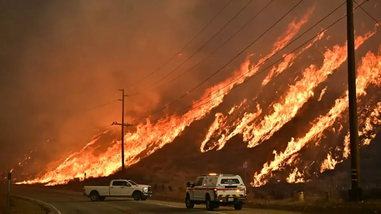লস অ্যাঞ্জেলেসে নতুন করে ফের দাবানল, আগেরটি আংশিক নিয়ন্ত্রণে