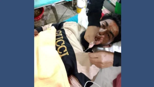 স্বামীর পুরুষাঙ্গ কেটে হাসপাতাল ও থানায় ফোন দিলেন স্ত্রী