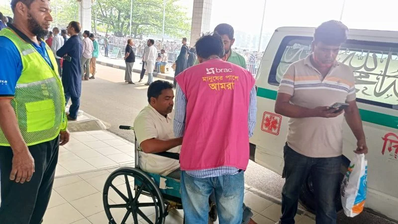 ওমান ফেরত আহত কর্মীর পাশে দাঁড়ালো ব্র্যাক