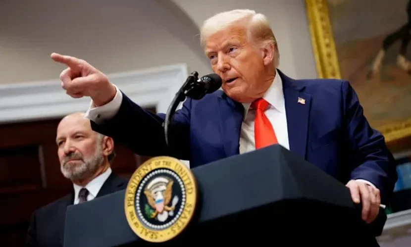 চার দেশের পাঁচ লাখ প্রবাসীকে যুক্তরাষ্ট্র ছাড়ার নির্দেশ