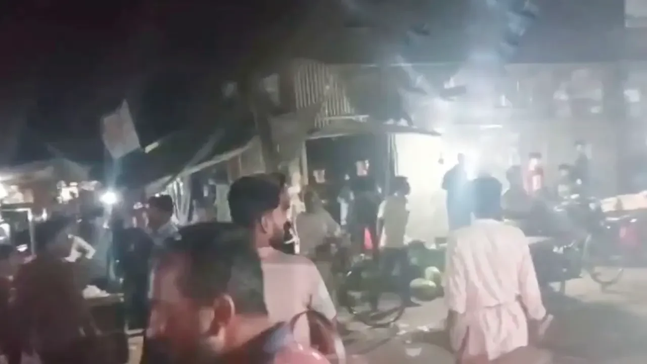 ঈদের জুতা বদলে না দেওয়ায় সংঘর্ষ