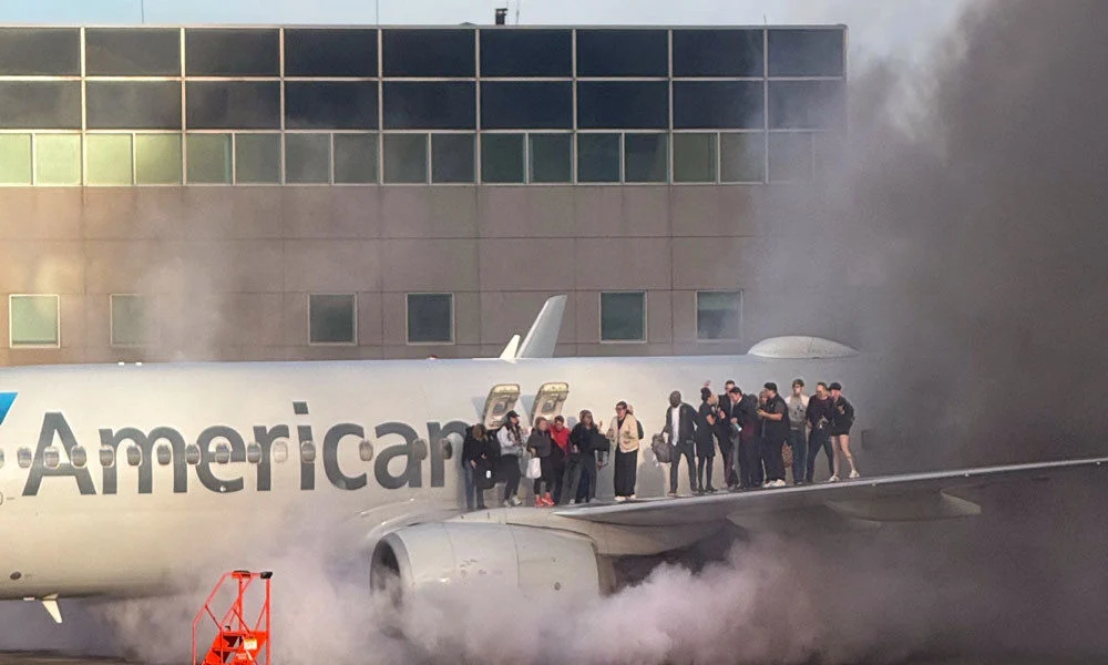 উড়ন্ত ফ্লাইটে আগুন, ডানা দিয়ে নামলেন যাত্রীরা