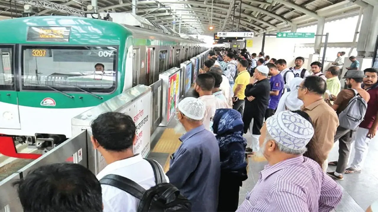 ফ্রিতেই চলাচল করা যাচ্ছে মেট্রোরেলে