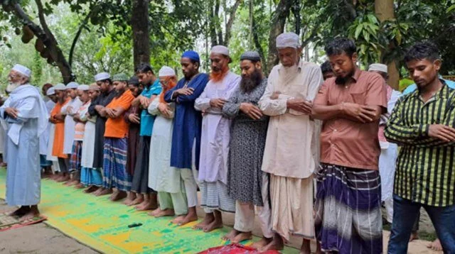 সৌদির সঙ্গে মিল রেখে নোয়াখালীর ৫ গ্রামে ঈদের জামাত অনুষ্ঠিত