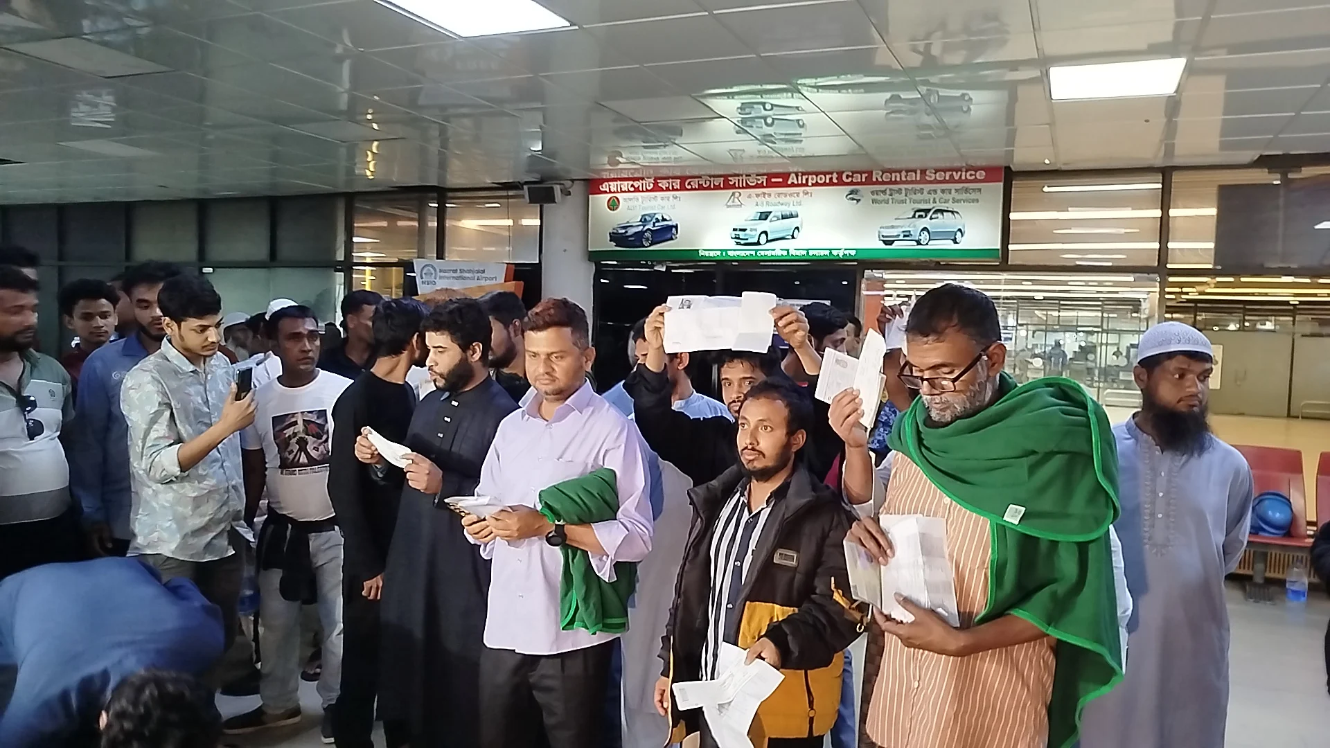 Hundreds of expatriates return from Saudi Arabia destitute