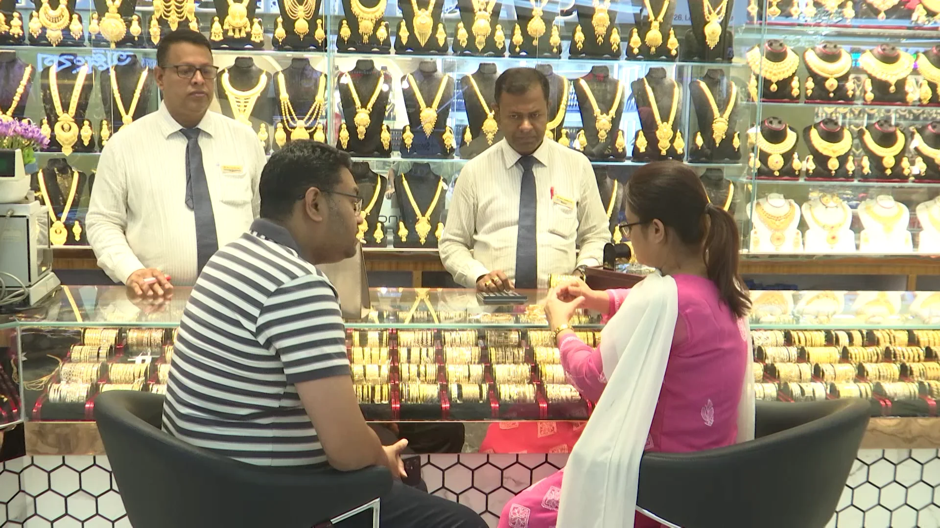 Today's market price of gold in the country