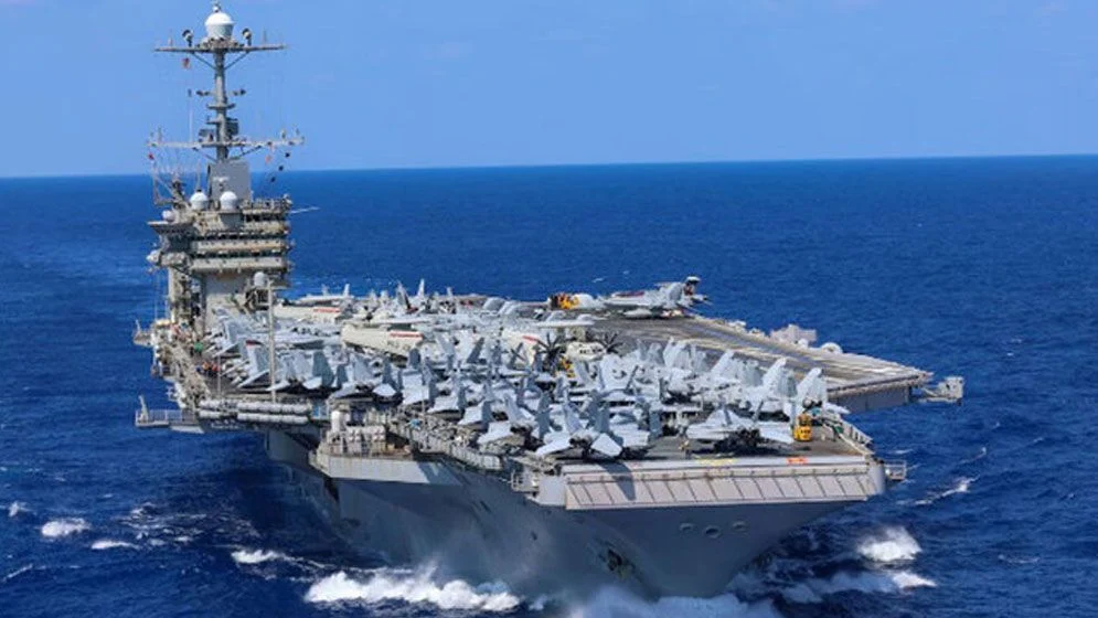 Us warship flees yemeni attack