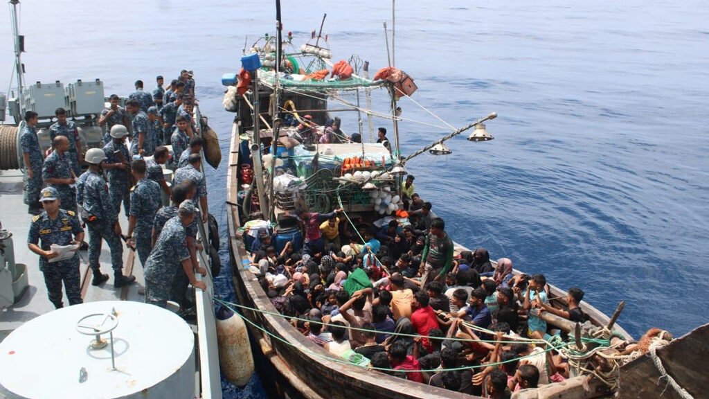 অবৈধভাবে মালয়েশিয়ায় যাত্রা, সেন্ট মার্টিনে ট্রলারসহ ২১৪ রোহিঙ্গা আটক