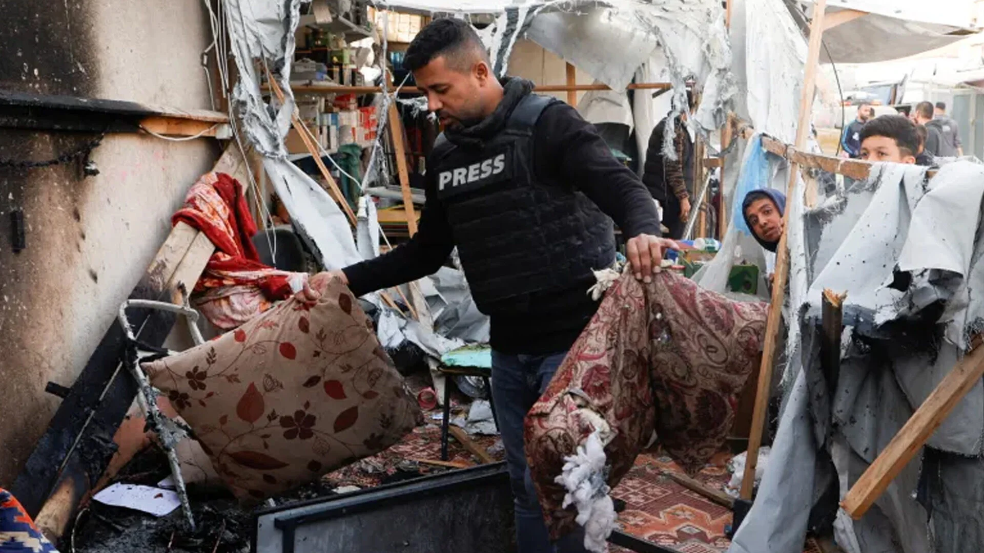 ইসরাইলি হামলায় গাজায় ২১১ সাংবাদিক নিহত