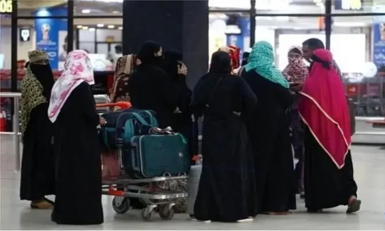 খাবার বিক্রি করছেন বিদেশ ফেরত ৫ নারী