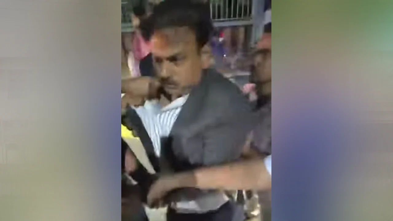 জামিনে বেরিয়ে খেলেন বেধড়ক পিটুনি, আবারও গ্রেপ্তার সাবেক এমপি আজিজ