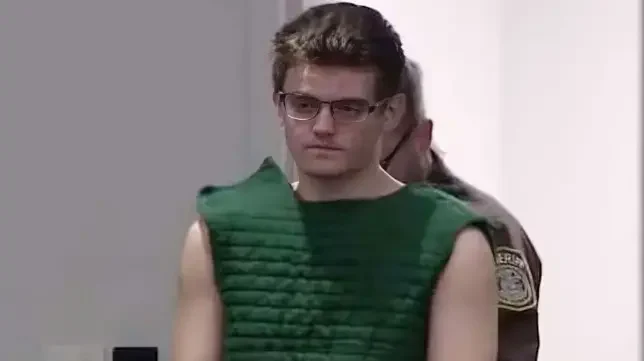 ট্রাম্পকে হত্যার জন্য টাকা জোগাড় করতে বাবা–মাকে খুন