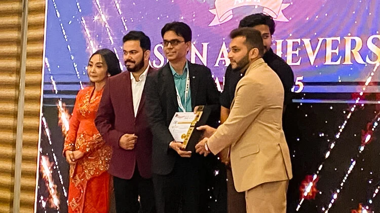 তিন প্রবাসী পেলেন টপ ফিফটি এশিয়ান অ্যাওয়ার্ড