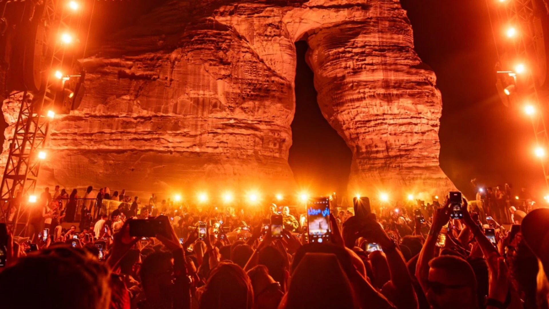 বোমার আঘাতে জ্বলছে গাজা, সৌদিতে হচ্ছে ‘ডিজে পার্টি’