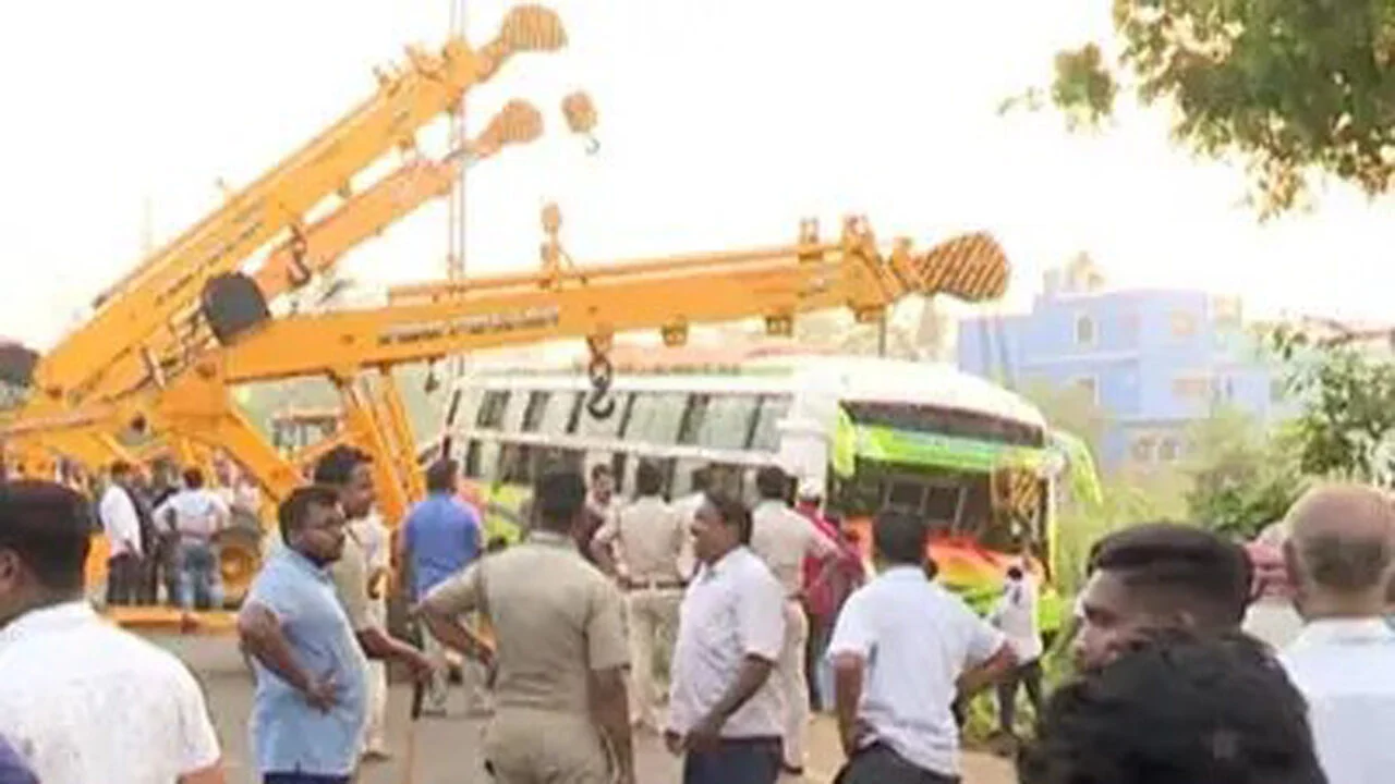 ভারতে বাস দুর্ঘটনা, ছিলেন ৭০ জনের বেশি বাংলাদেশি পর্যটক