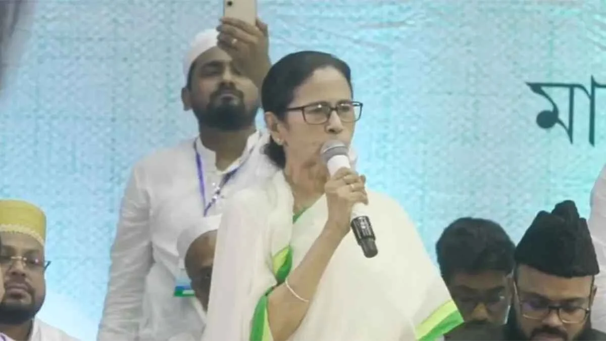 ভারতের দাঙ্গায় বাংলাদেশিদের দুষলেন মমতা